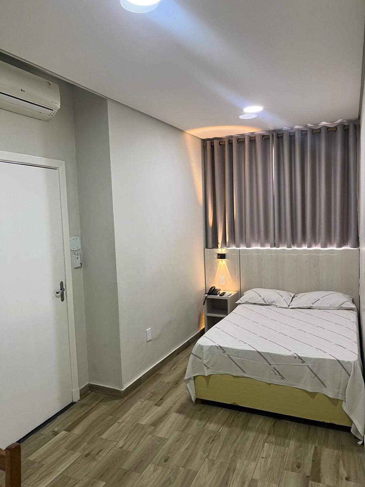 Hotel Salomao - Proximo A 25 De Marco, Bom Retiro, Bras E Rua Santa Efigenia, A 2 Minutos Do Mirante Sampa Sky E Pista De Skate Anhangabau เซาเปาโล ภายนอก รูปภาพ
